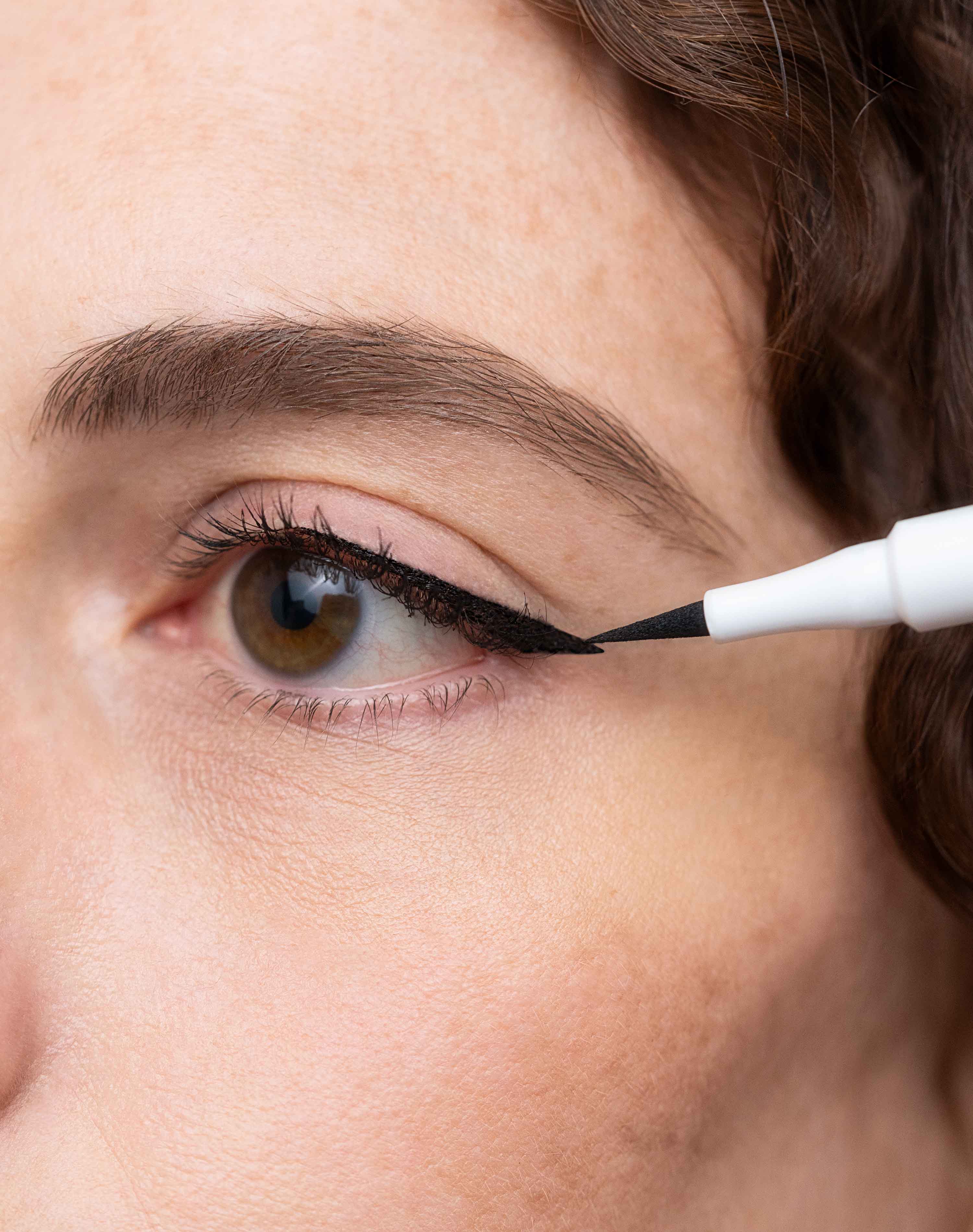 Liquid Eyeliner - Image 3